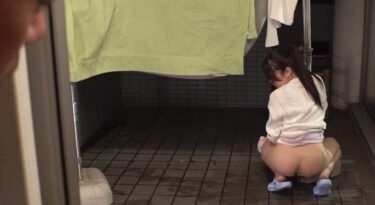 素人×ハメ撮り：中原愛子　自宅に遊びに来ている娘のお友達に利尿剤を仕込む常軌を逸した変態オジサンわのション少女に大興奮！！