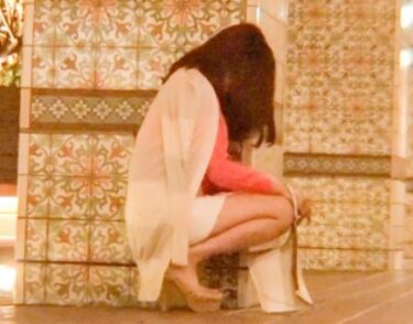素人×ハメ撮り：＜泥酔レ●プ＞※酔い潰れた爆乳美女を強制挿入するヤバいやつ！無許可で好き放題ハメ倒して中だしする衝撃映像…。
