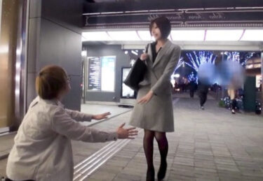 素人×ハメ撮り：＜OL×ハメ撮り＞※ボーイッシュなスーツ美女を土下座ナンパ♥巨乳お姉さんをホテルに連れ込み即パコハメｗｗｗｗ