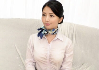 素人×ハメ撮り：＜熟女×中出し＞※清楚系の美魔女CAを生ハメ開始♥ドスケベな喘ぎ声でイキ乱れる美熟女に中だしフィニッシュｗｗｗｗ