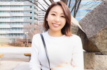 素人×ハメ撮り：＜人妻NTR＞※超絶ビッチなヤリマン妻(27)がハメ撮り出演♥寝取られ願望の夫公認で浮気SEXで完堕ちイキｗｗｗｗ